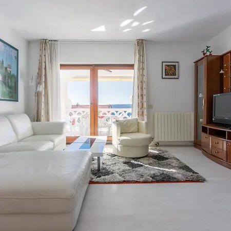 Eni Apartment *