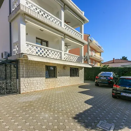 Apartment Eni