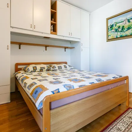 Eni Apartment *