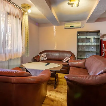 Apartment Eni *