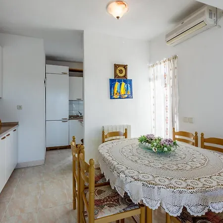 Apartment Eni *