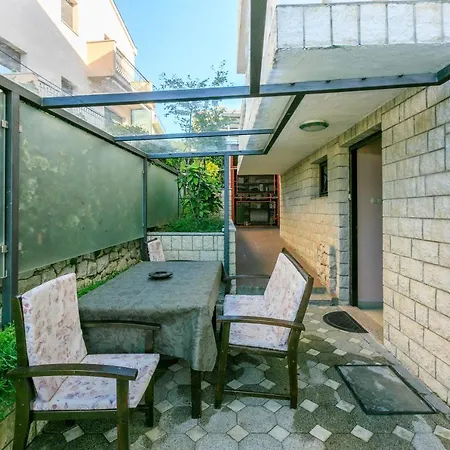 Eni Apartment *